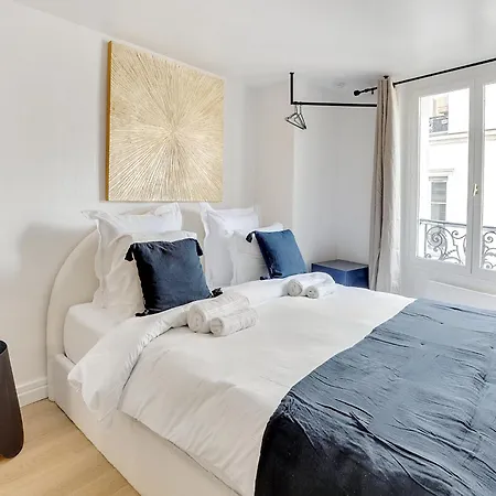 Bright Close To Bastille Daire Paris