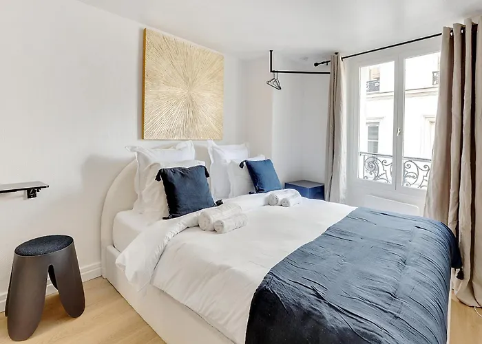 Bright Close To Bastille Daire Paris